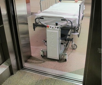 Thang máy bệnh viện